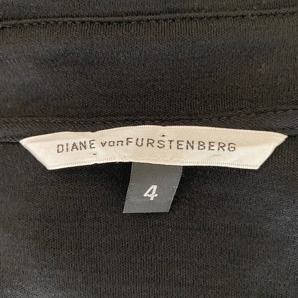 Diane von Fürstenberg wool shirt dress. - Picture 3 of 8